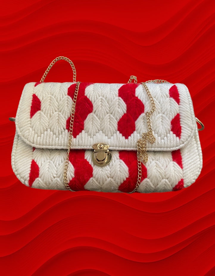 Sac coquelicot - Élégance artisanale en laine tressée